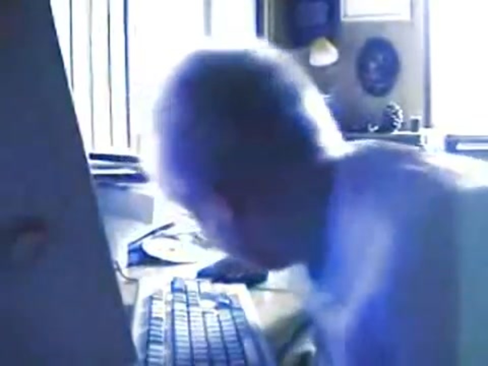 キーボードクラッシャー、暁に舞う