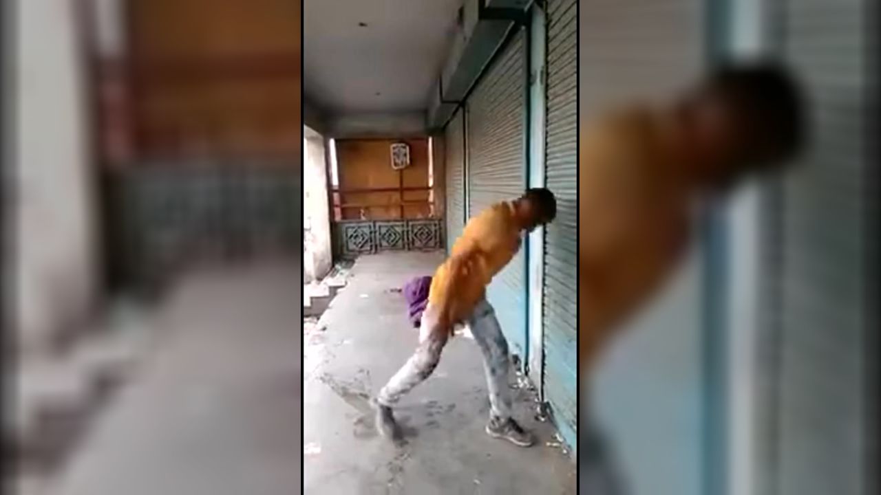 たぶん頭突き